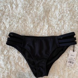 Black bikini bottoms (teen/junior)